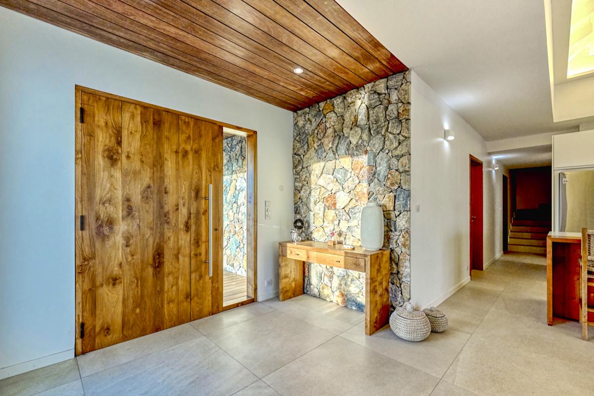 47.Location villa de luxe piscine vue mer Ste Anne Guadeloupe_Entrée